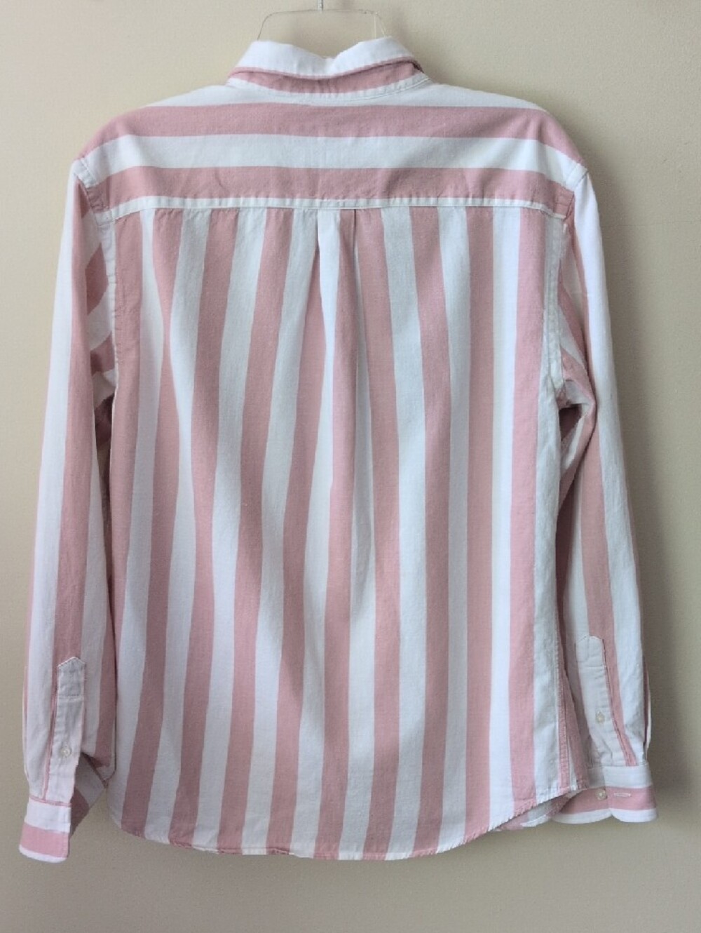 Old Navy Men's Pink & White Vertical Stripe Button-Down Shirt - Picture 4 of 4